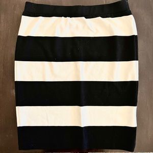 Elle Stretch pencil skirt Medium